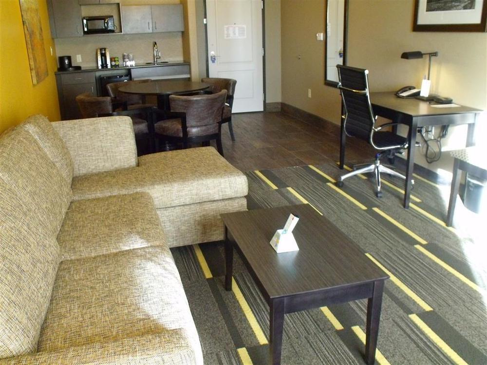 Best Western Plus Emerald Inn & Suites Garden City Bilik gambar