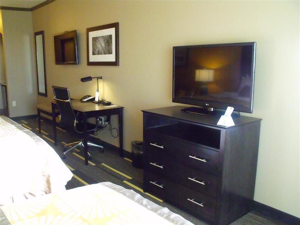 Best Western Plus Emerald Inn & Suites Garden City Bilik gambar
